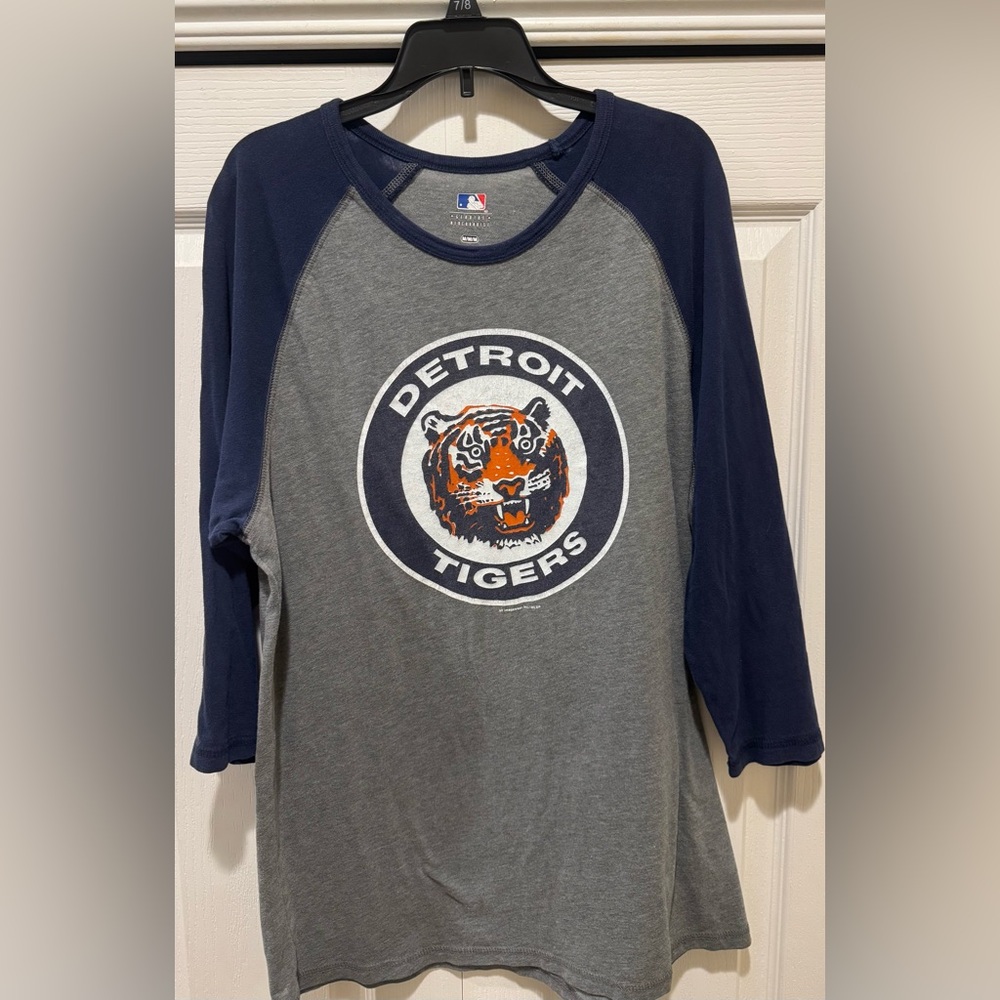 Detroit Tigers Team- Raglan Shirt - Gray and Blue. Size Medium. Women’s.